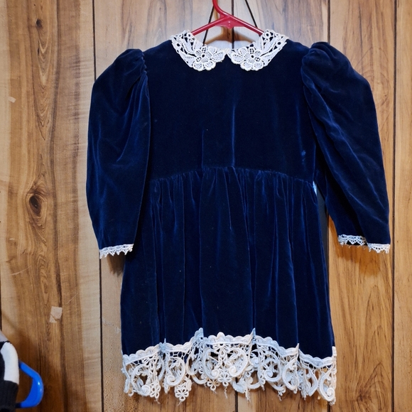 Vintage Blue Velvet Childs dress with lace trim amd collar - Picture 1 of 2